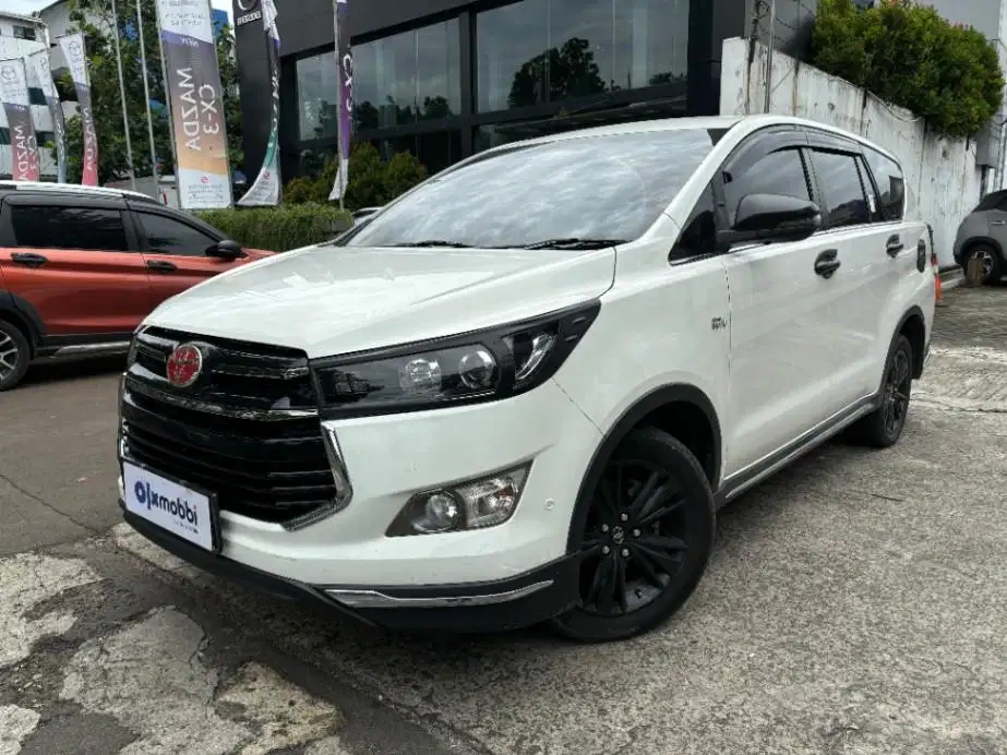 DP MURAH Toyota Kijang Innova 2.0 Venturer Bensin-AT 2019 Abu-Abu