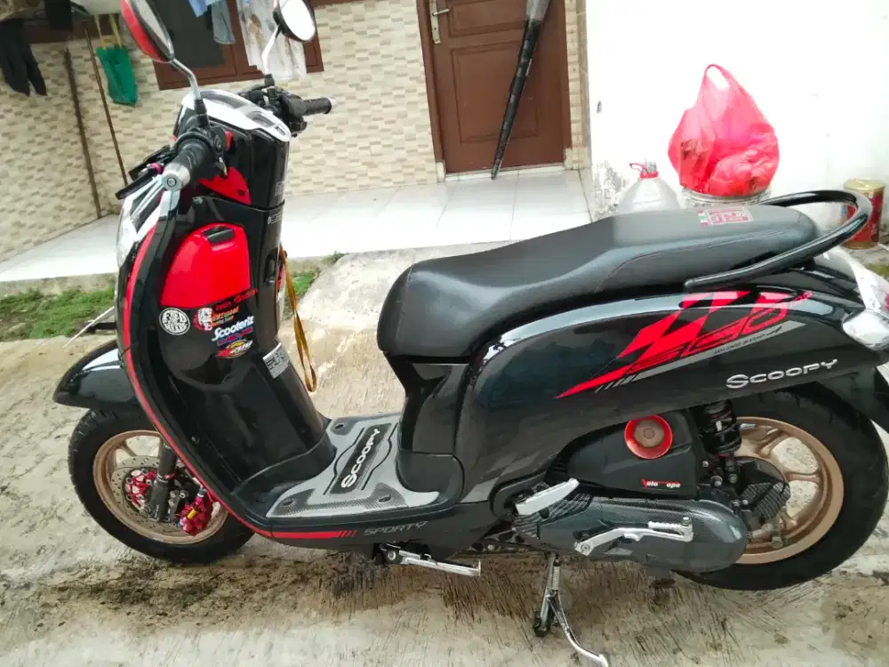 HONDA SCOOPY CBS ISS 2018 KM RENDAH MESIN JOS