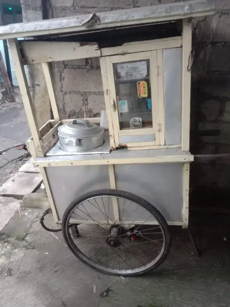 Gerobak bakso total ada 5