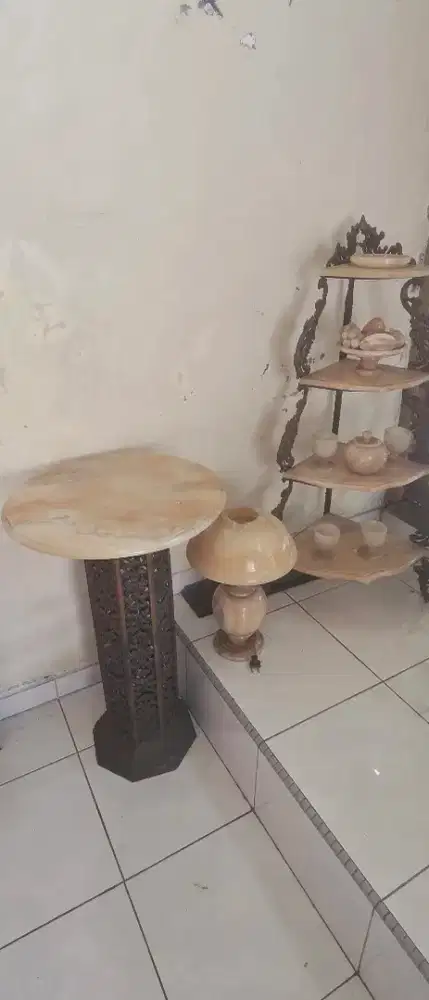 Furniture lawas bahan besi dan onix