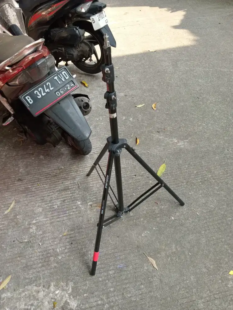Tripod lampu accura hunter 500