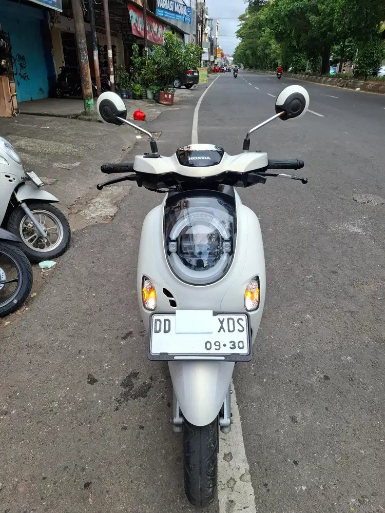 Honda Scoopy 2025 putih