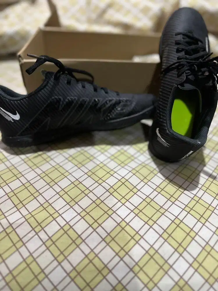 Sepatu futsal NIKE mercurial hitam