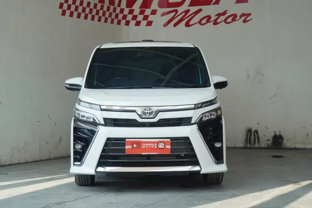 Toyota Voxy 2.0 AT 2020 Putih