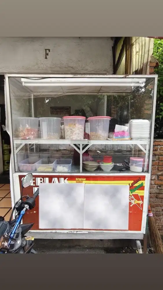 ETALASE KACA JUAL CEPAT