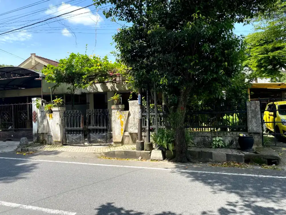 Dijual: Rumah halaman Luas di Lingkungan Tenang Kota Blitar Lt 510 m²