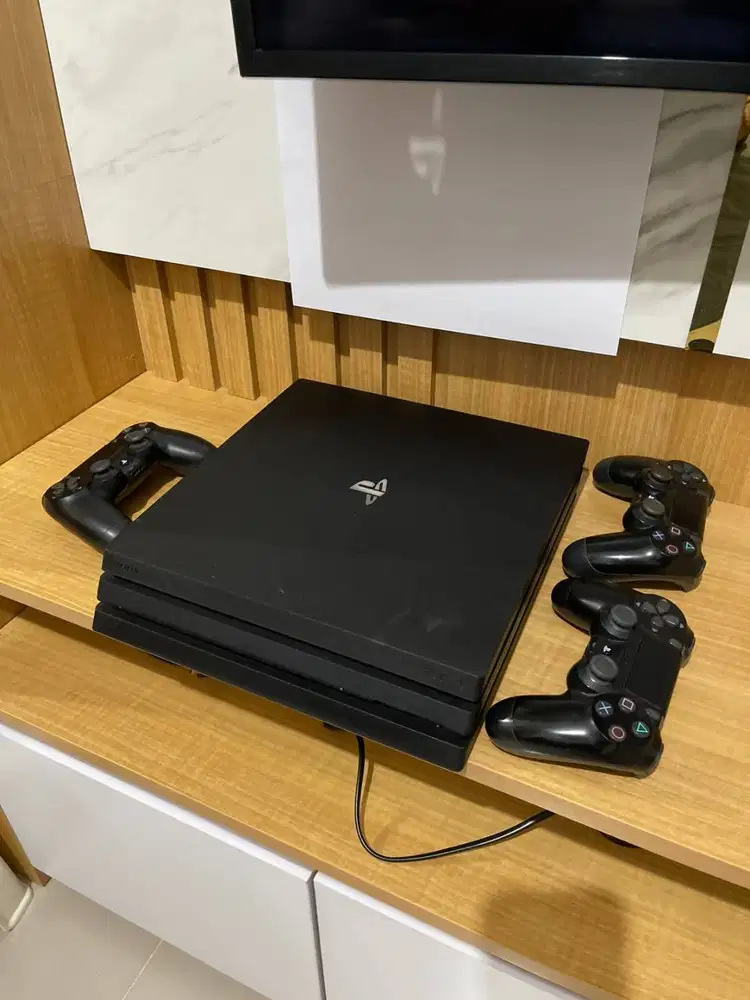 PS4 Pro 1TB Jarang Pake Kondisi Sangat Bagus