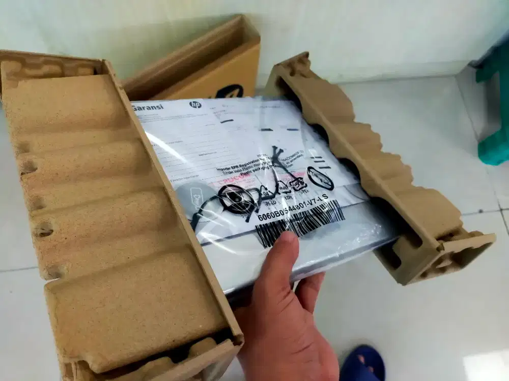 Dijual laptop Hp 14-ep Intel i3 gen 13 ram 8GB DDR4 SSD 512GB kyk baru