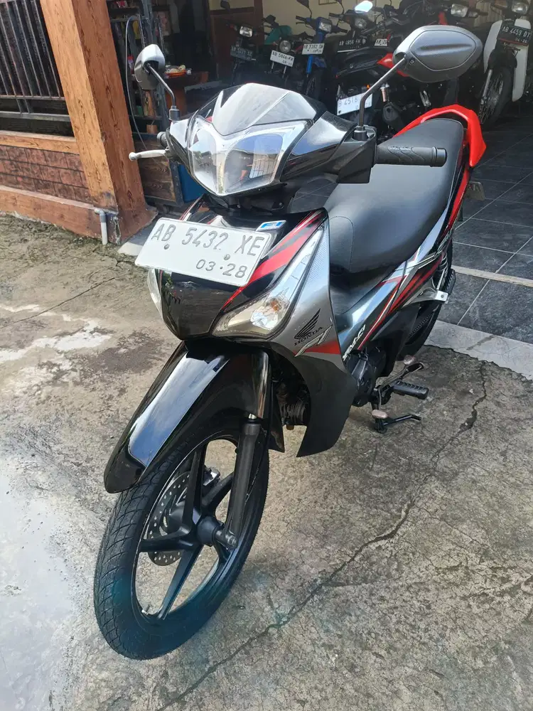 Honda Supra 125 helm in th 2013