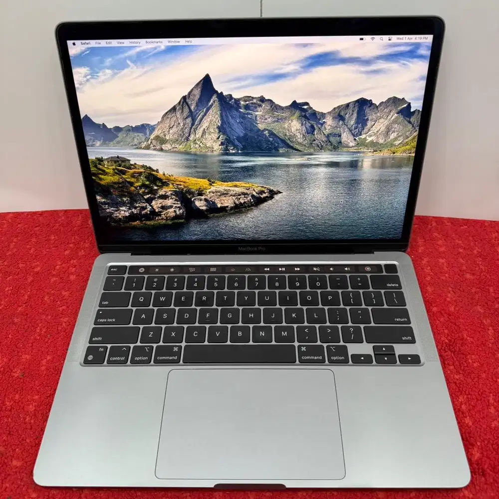 Macbook Pro 13 inch, M2 2022 Space Gray