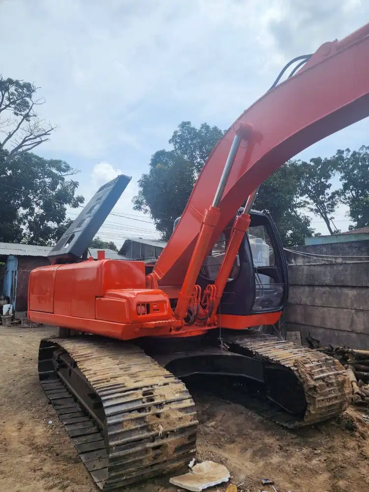 Type Excavator Hitachi zx200 Tahun 2012