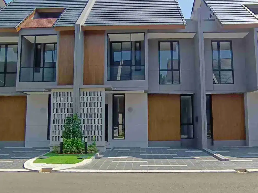 Disewakan Rumah 3 Lantai Attic 5 BR di Cluster Viola Summarecon Crown Gading