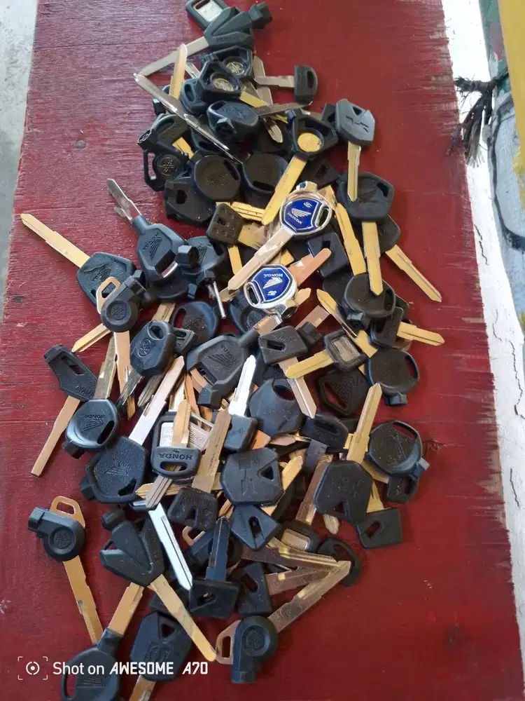 Jasa pembuatan kunci (duplikat kunci)