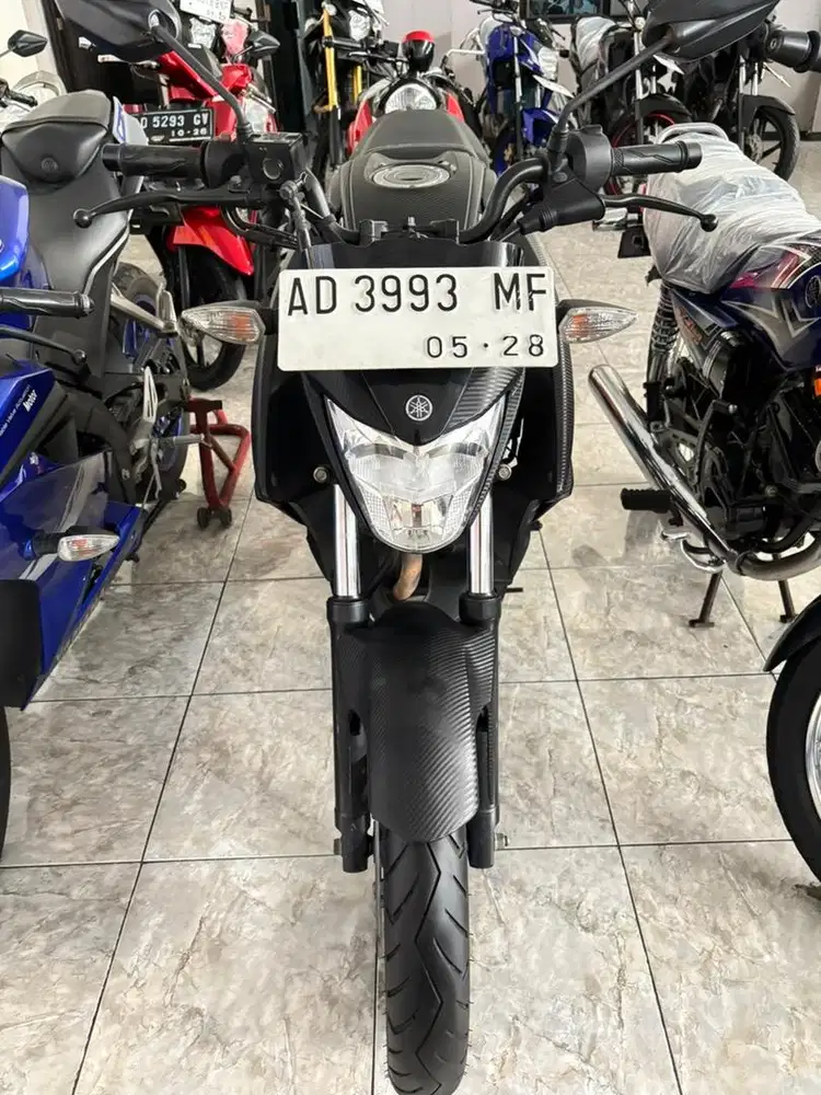 VIXION R HITAM 2017