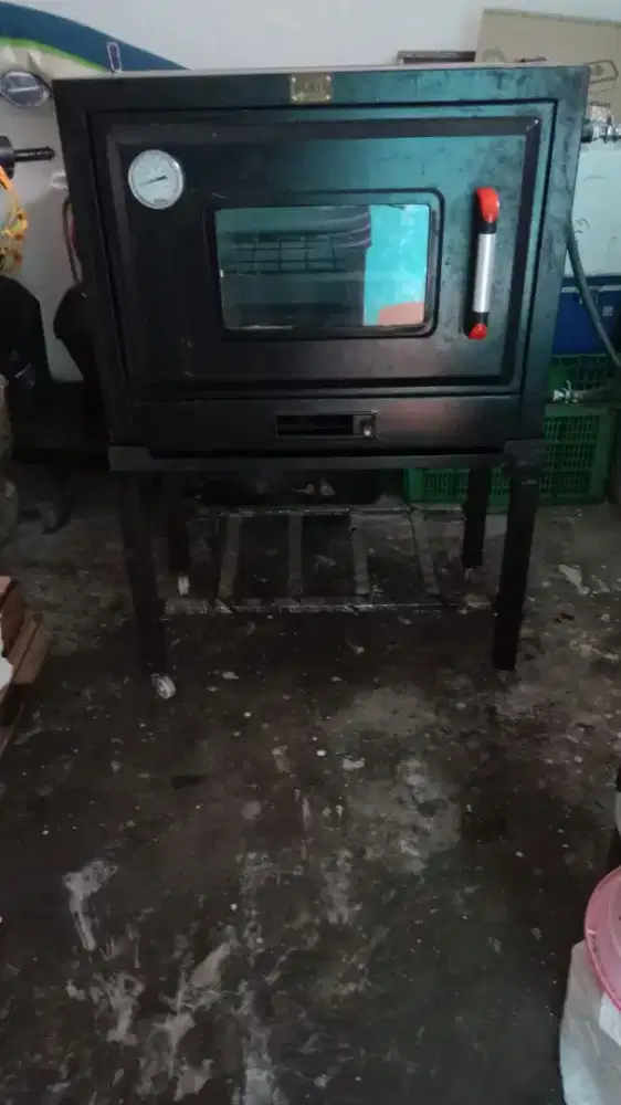 Oven, kompor isi 4 tungku,dandang n perlengkapan kue