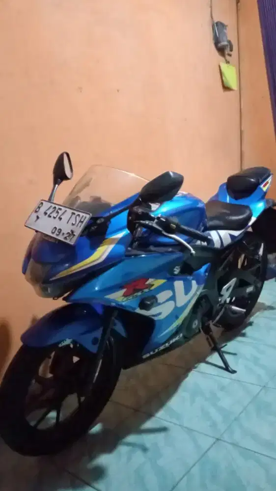 gsx r th 2017 keyless km 40rban mulus bagus mesin sehat
