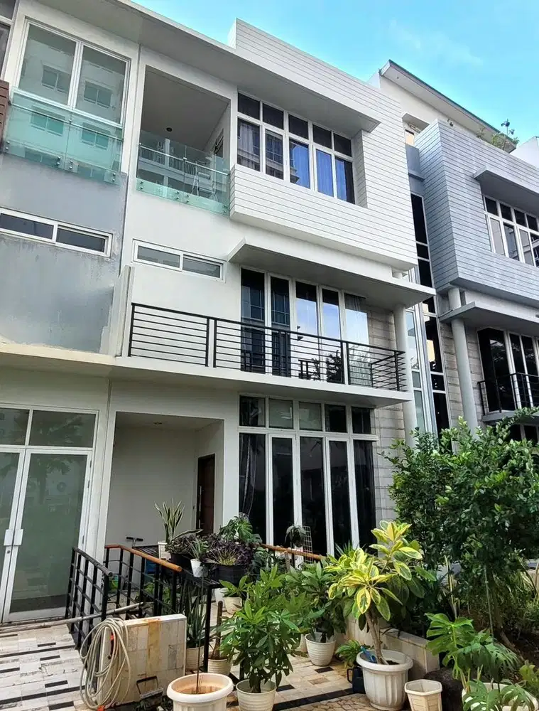 Di jual Town House Springhill.  perumahan TerSULTAN di Kemayoran