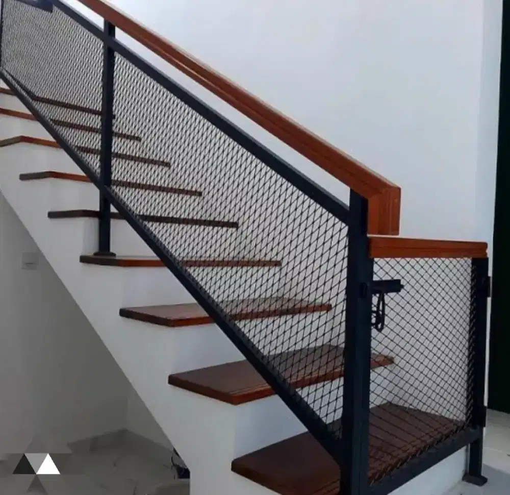 Balkon Dan Railing Tangga Plat Bolong Dan Expanda Minimalis