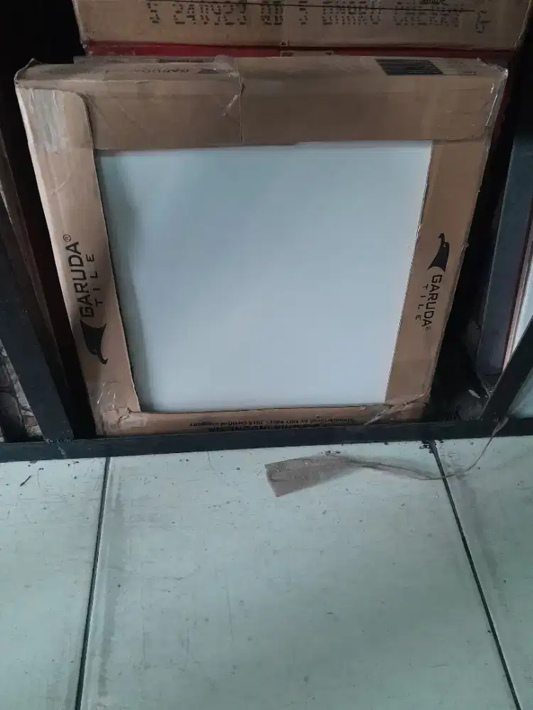 Keramik lantai kilat 40x40cm