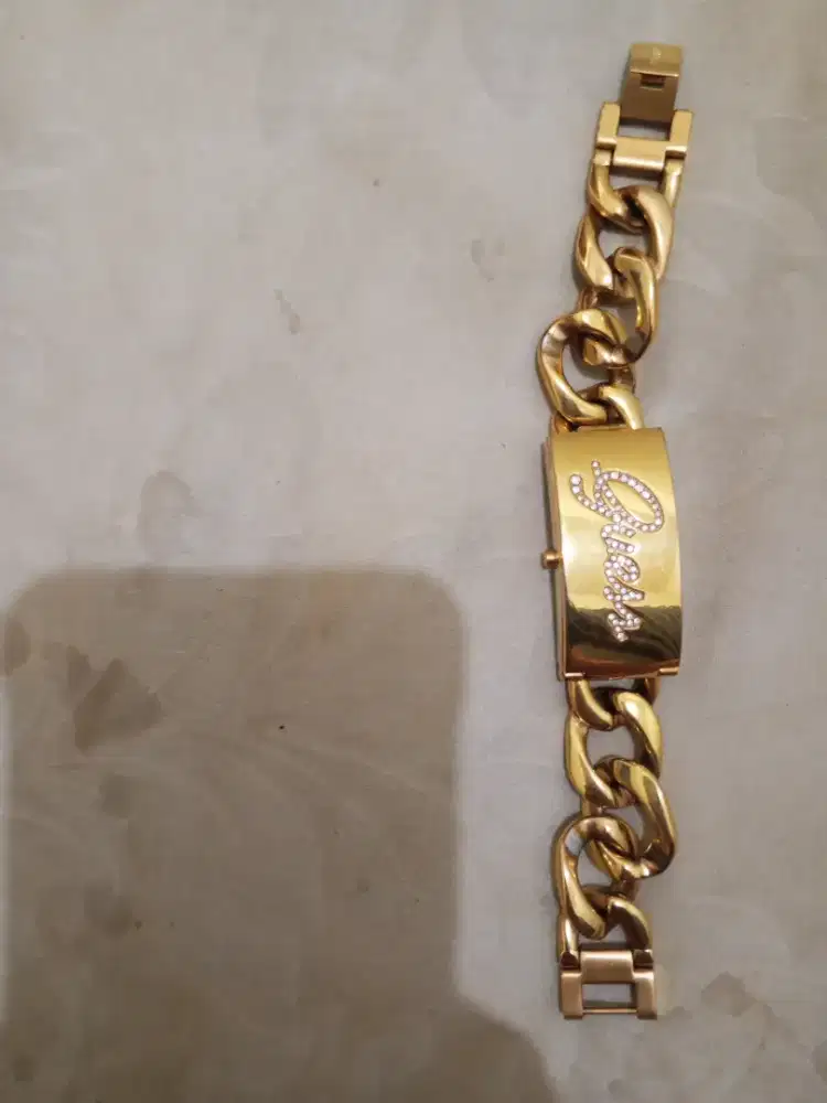 Jam tangan guess