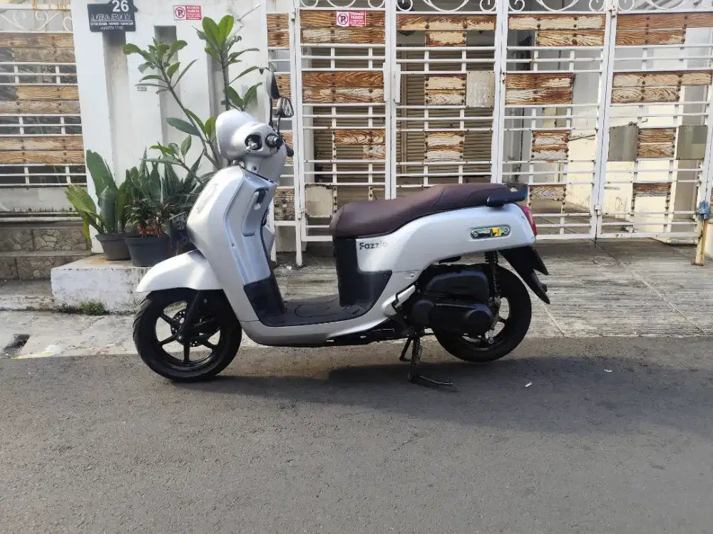 Yamaha fazzio lux th 2025 b dki km low istimewa
