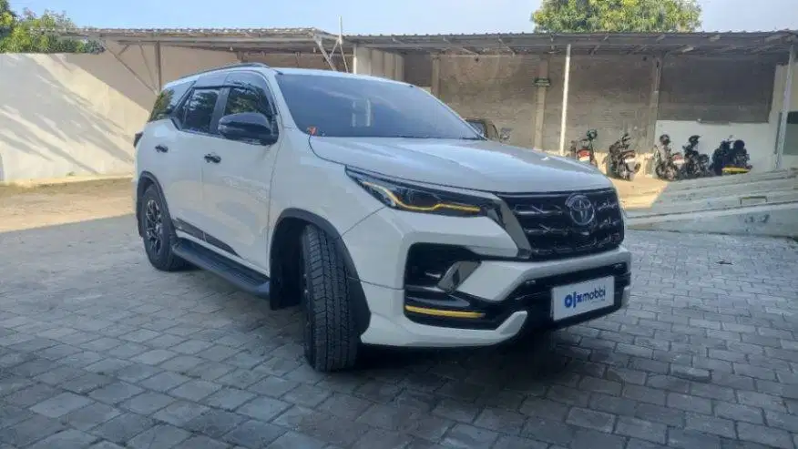 Hot Sale Toyota Fortuner 2.8 4X2 GR Sport DSL Solar AT 2024