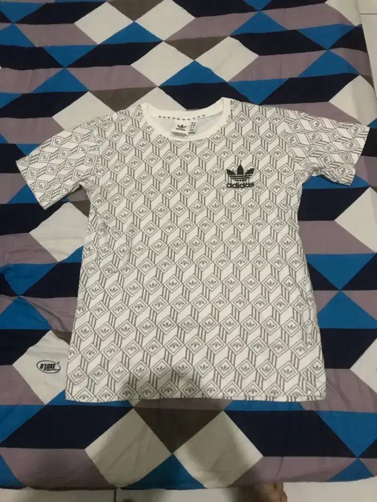 Kaos Adidas UK m