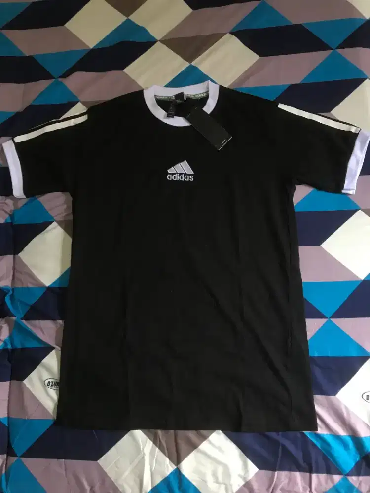 Kaos Adidas UK m