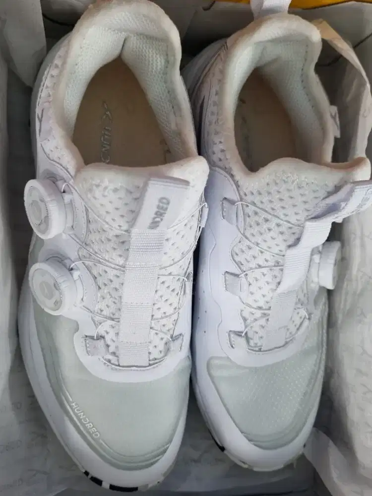 Sepatu Badminton Hundred Hypercourt Adapt BOA Series