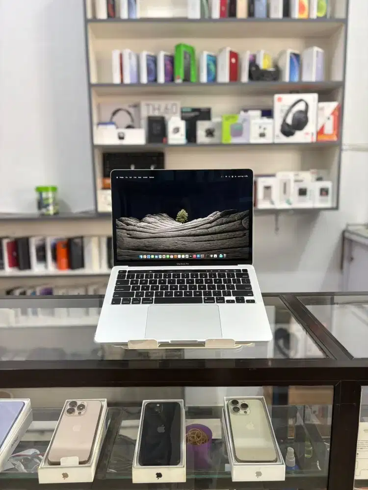 Macbook Pro 2020 Core i5 Touchbar Core i5 RAM 8GB SSD 256GB