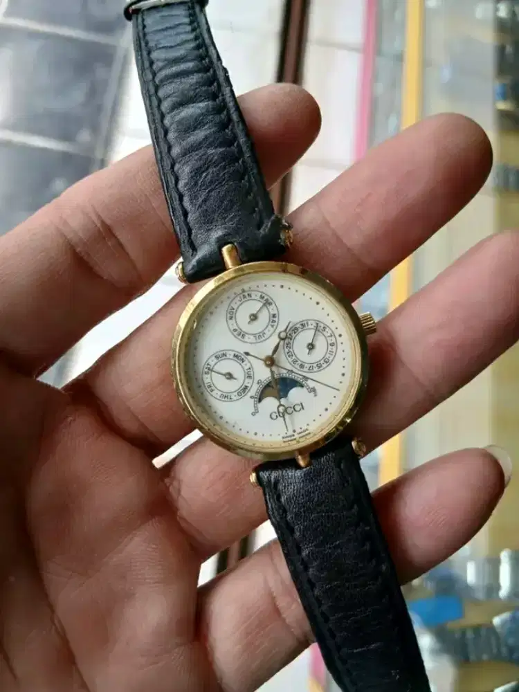 Jam tangan Gucci