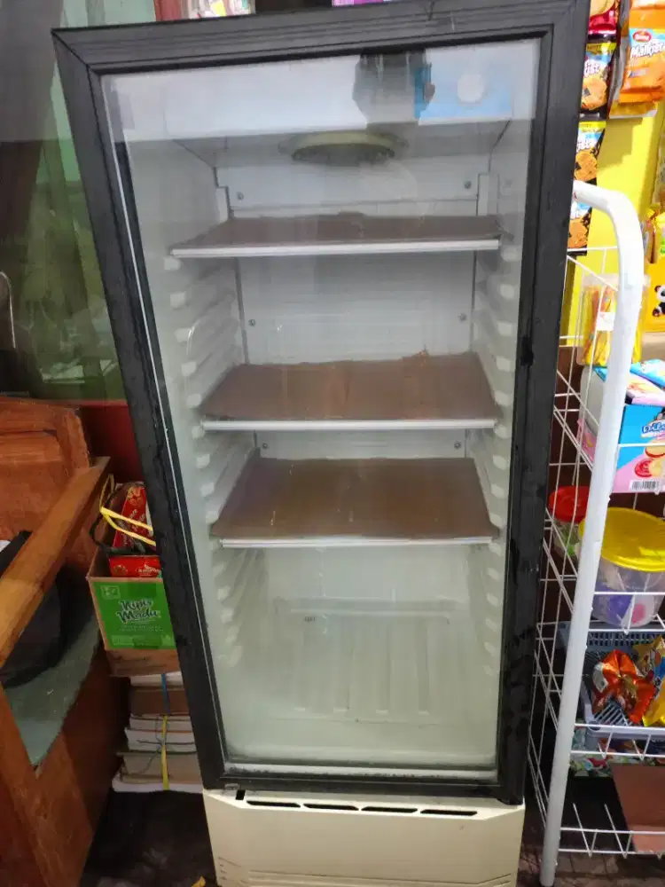 Showcase satu pintu 4 tingkat