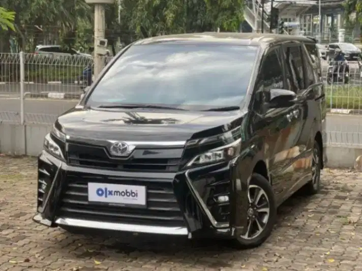 Toyota Voxy AT 2018 BZT