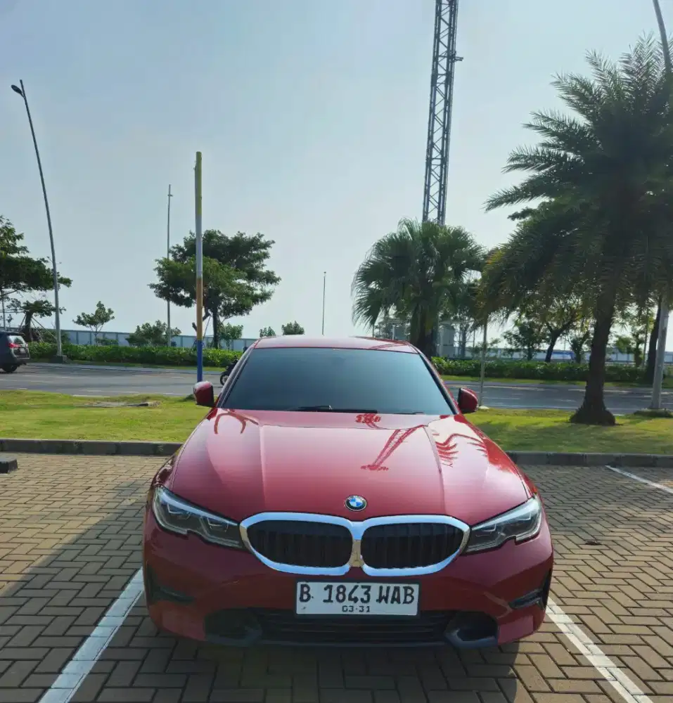 Dijual Cepat BMW 320i 2021 Bensin (Low KM) Perfect Condition