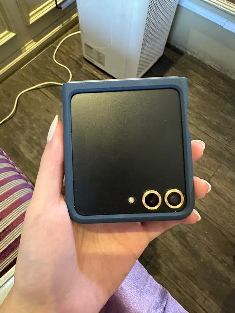 Dijual samsung galaxy Z Flip 5