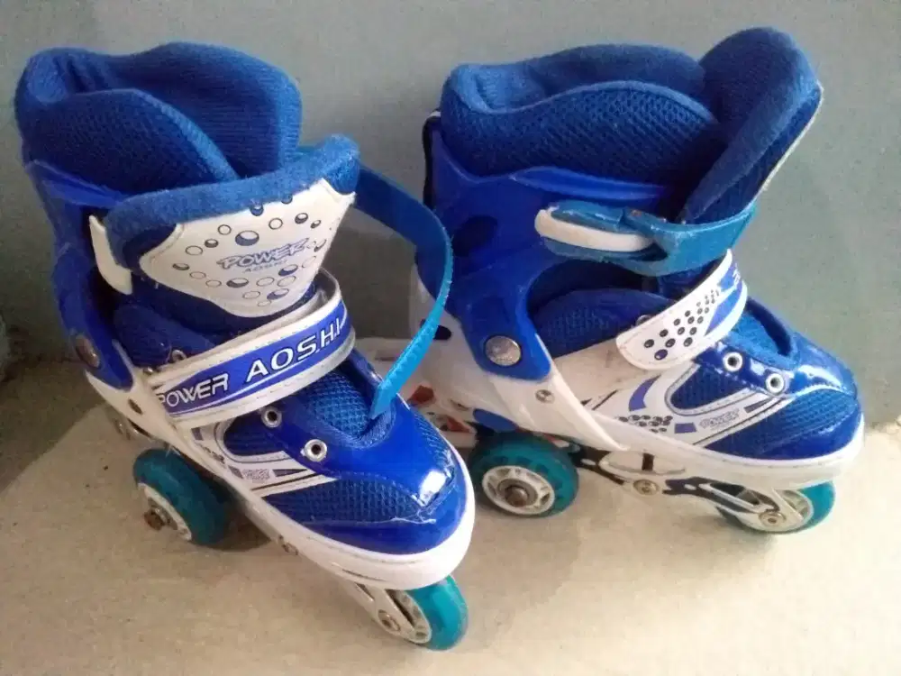 Sepatu roda ukuran S