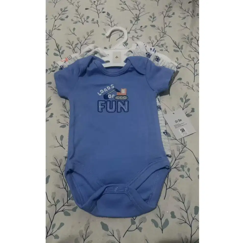 jumper set isi 3 usia 0-3 bulan