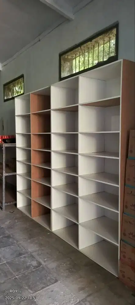 Jual lemari bekas etalase