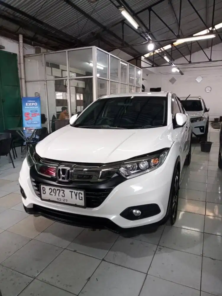 Honda HRV 1.5 E CVT tahun 2018 Putih HR-V Matic AT DP minim 36 juta
