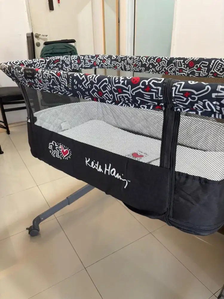Baby Crib keranjang tidur bayi bed side basinet Chocolate Keith Haring
