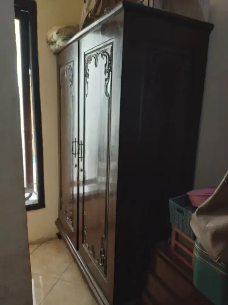 Lemari baju jati lawas