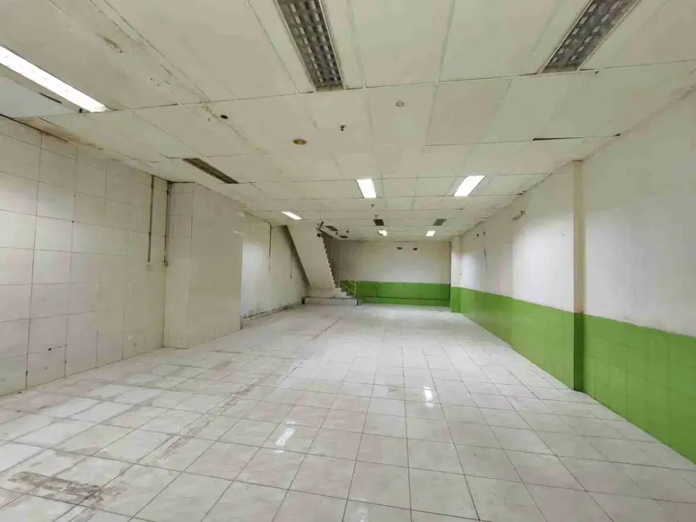 ruko french walk blok F depan lobby 6