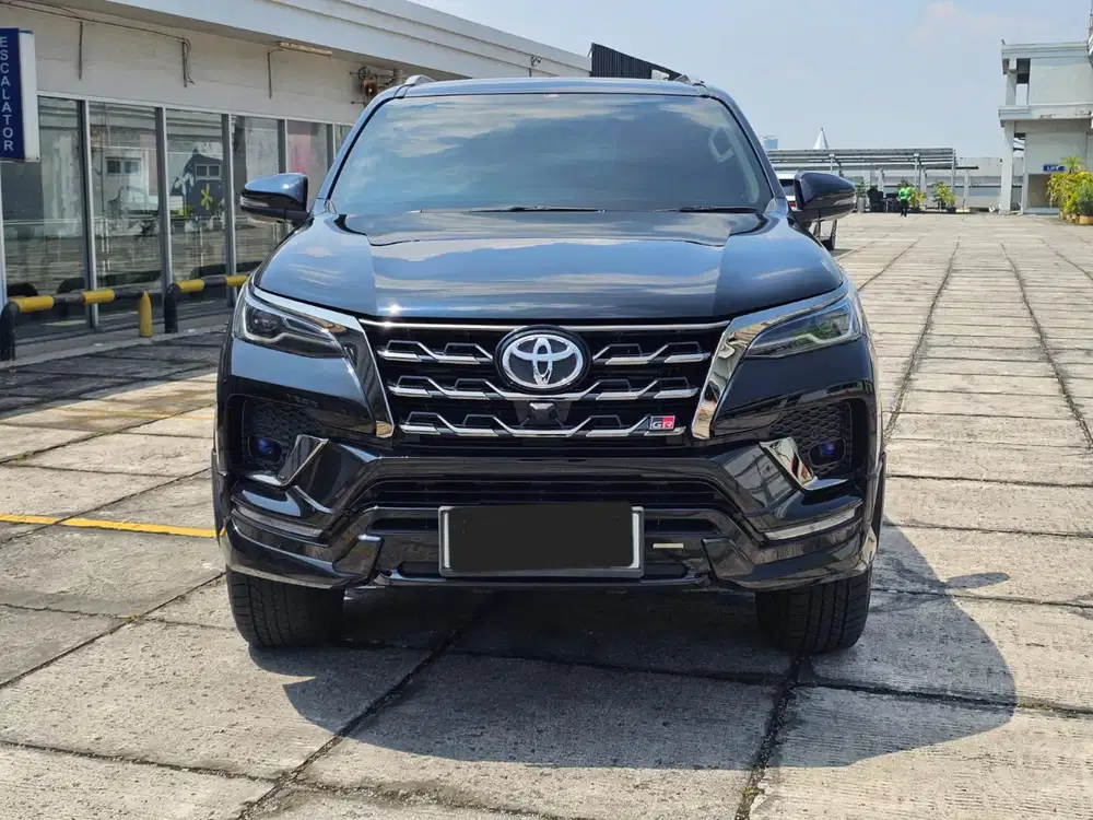 Fortuner gr sport 2023 hitam