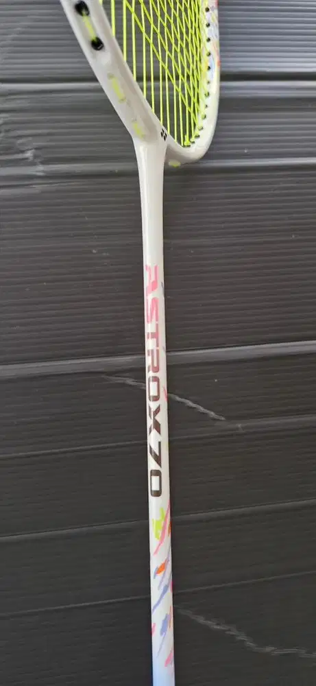 Dijual cepat Raket Badminton YONEX ASTROX 70 ORI