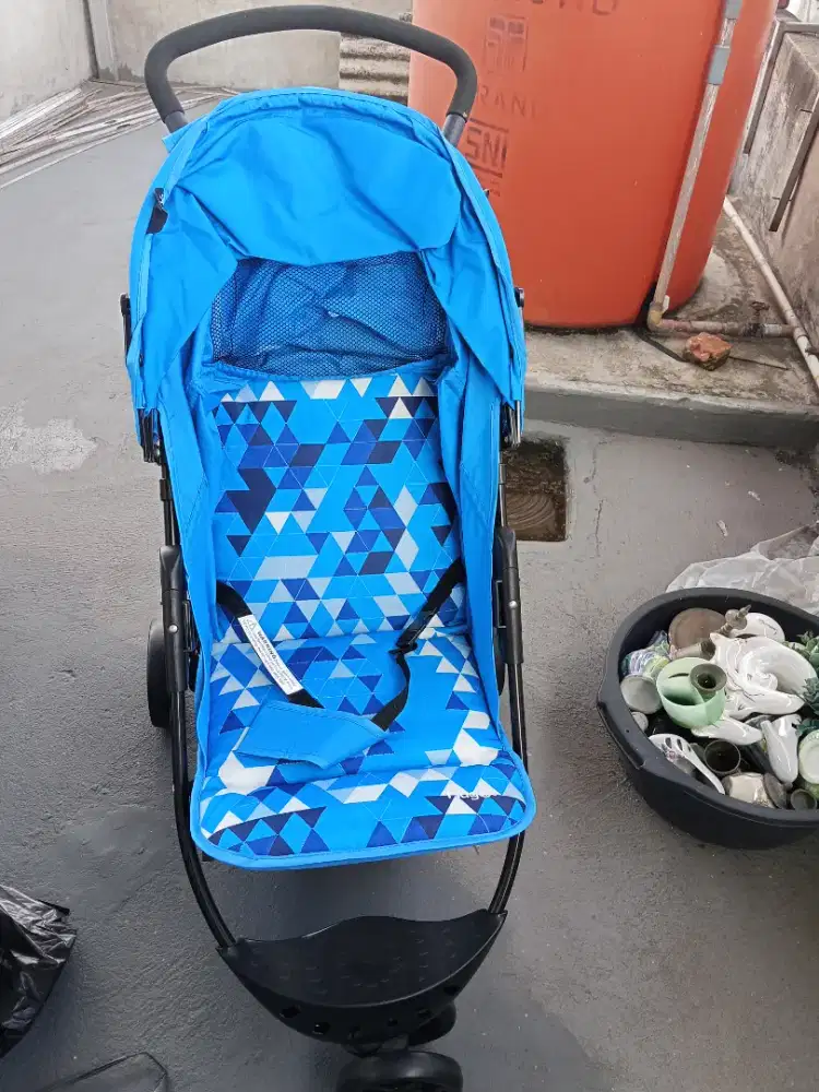 Stroller merek Hugo