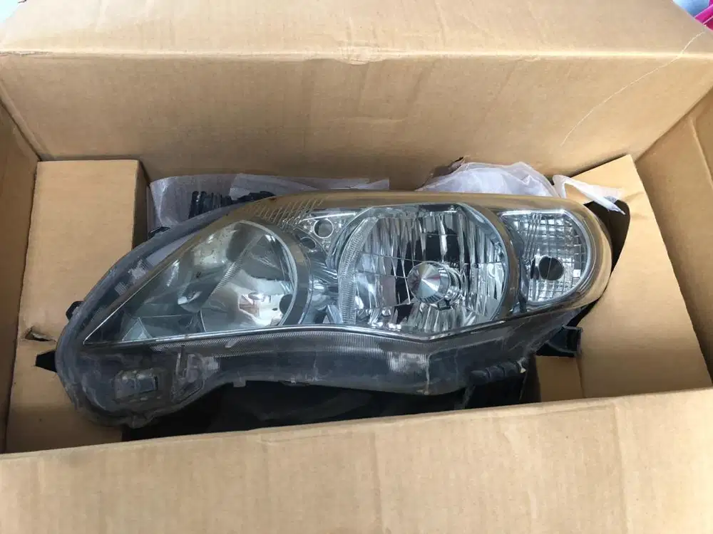 LAMPU DEPAN MOBIL TOYOTA ALTIS