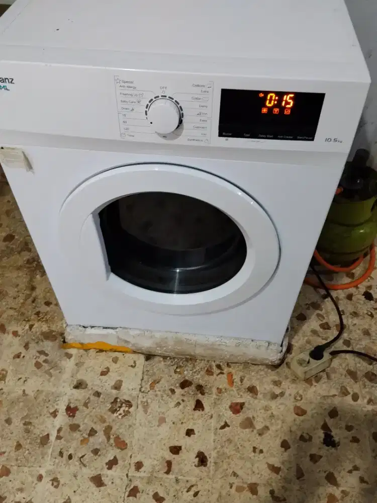 Mesin pengering pakaian