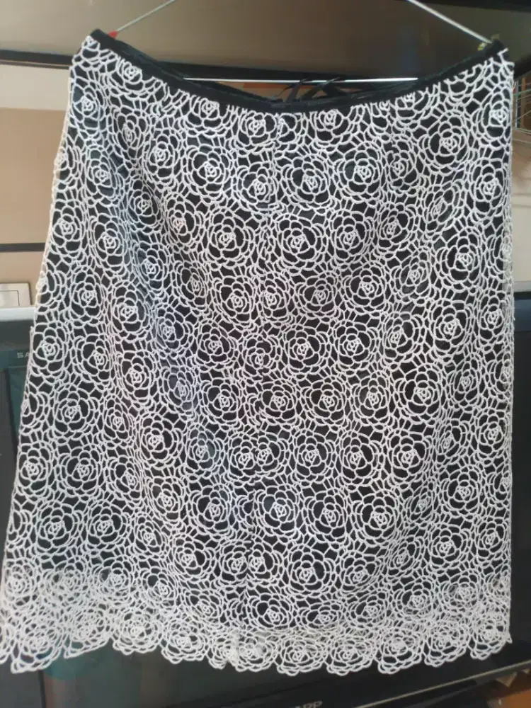 Rok Fashion Hitam putih