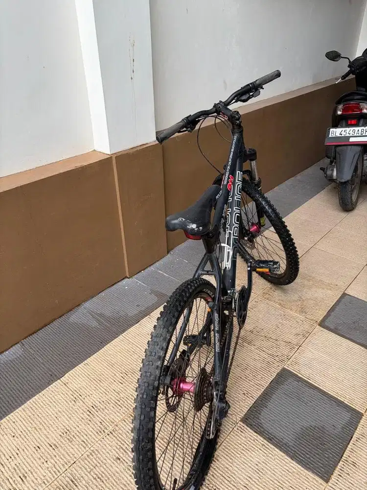 Sepeda POLICE 911 warna hitam ban masih bawaan