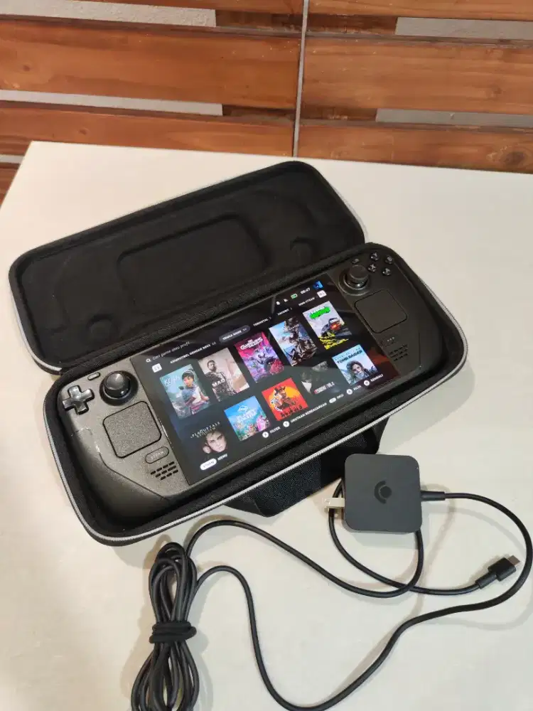 Steamdeck OLED 1TB bawaan original.
Baru beli bulan September 2025